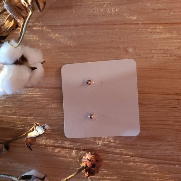 💙💙Super Adorable Blue Colored Heart Stud Earrings💙💙 - Picture 15 of 15